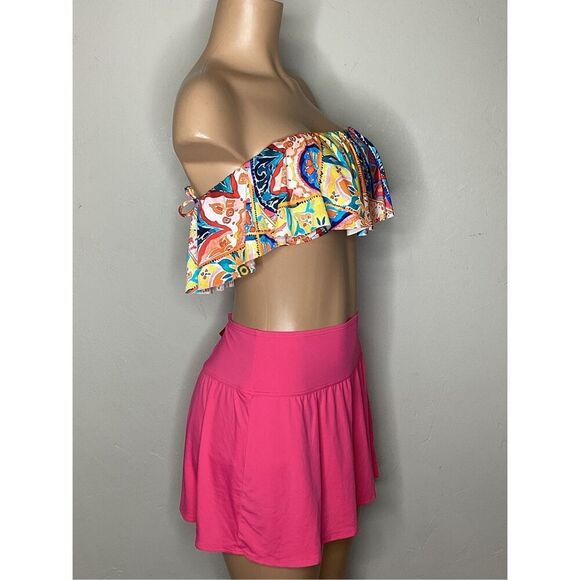 New. La Blanca floral skirted bikini. Large. Retails $169 - Picture 4 of 7
